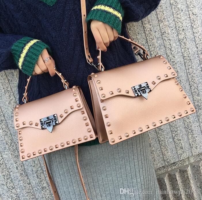 Factory wholesale women bag matte jelly bags Korean version of the fashion portable single shoulder handbagss clamshell rivet handbag
Factory wholesale women bag matte jelly bags Korean version of the fashion portable single shoulder handbagss clamshell rivet handbag