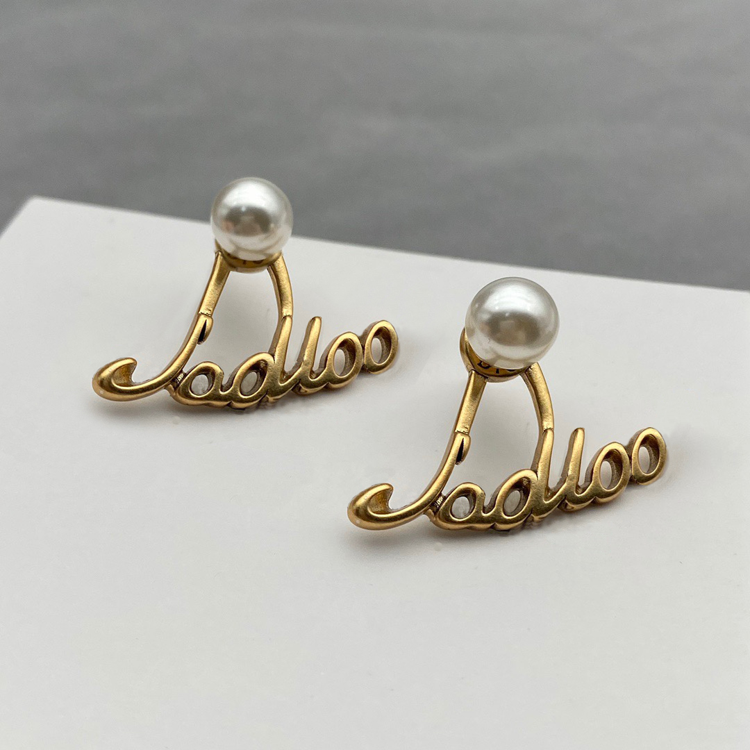 Fashion Earring Back pearl stud earrings Charm earring for lady Women Party Wedding Lovers gift engagement Jewelry for Bride With BOXHB0628, Golden
Fashion Earring Back pearl stud earrings Charm earring for lady Women Party Wedding Lovers gift engagement Jewelry for Bride With BOXHB0628, Golden