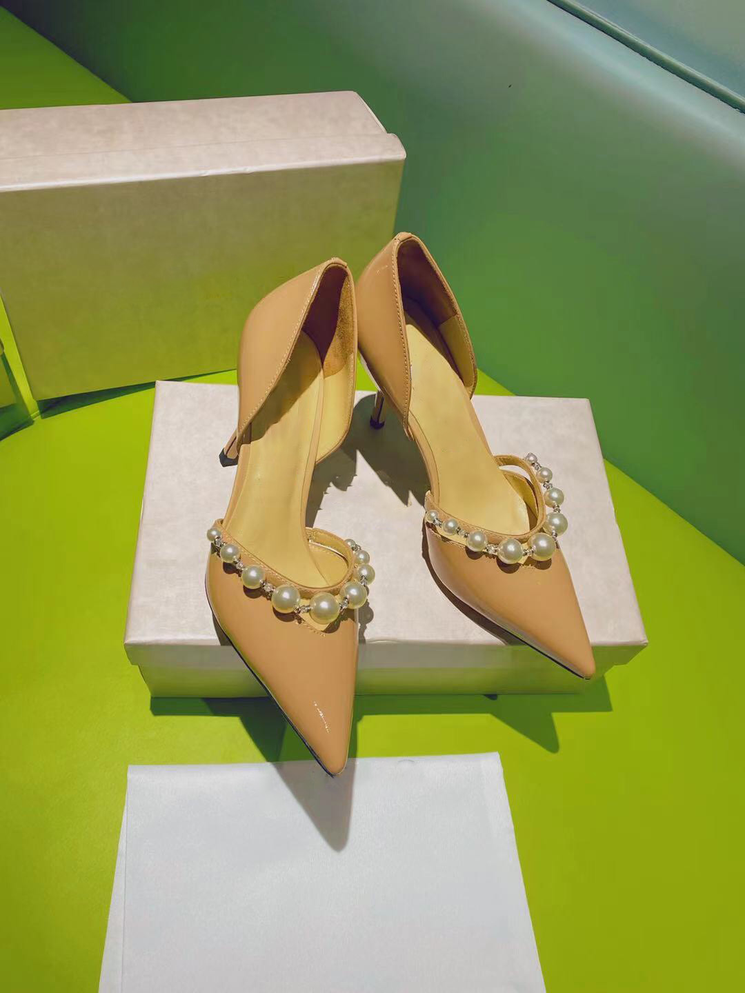 Top quality women's genuine leather shoes with a pointed middle heel and box size 35-41 3412431
Top quality women's genuine leather shoes with a pointed middle heel and box size 35-41 3412431