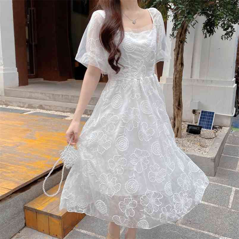 Summer French Vintage White Dress Women Chiffon Square Collar Elegant Puff Sleeve Embroidery Fairy Party 210519
Summer French Vintage White Dress Women Chiffon Square Collar Elegant Puff Sleeve Embroidery Fairy Party 210519