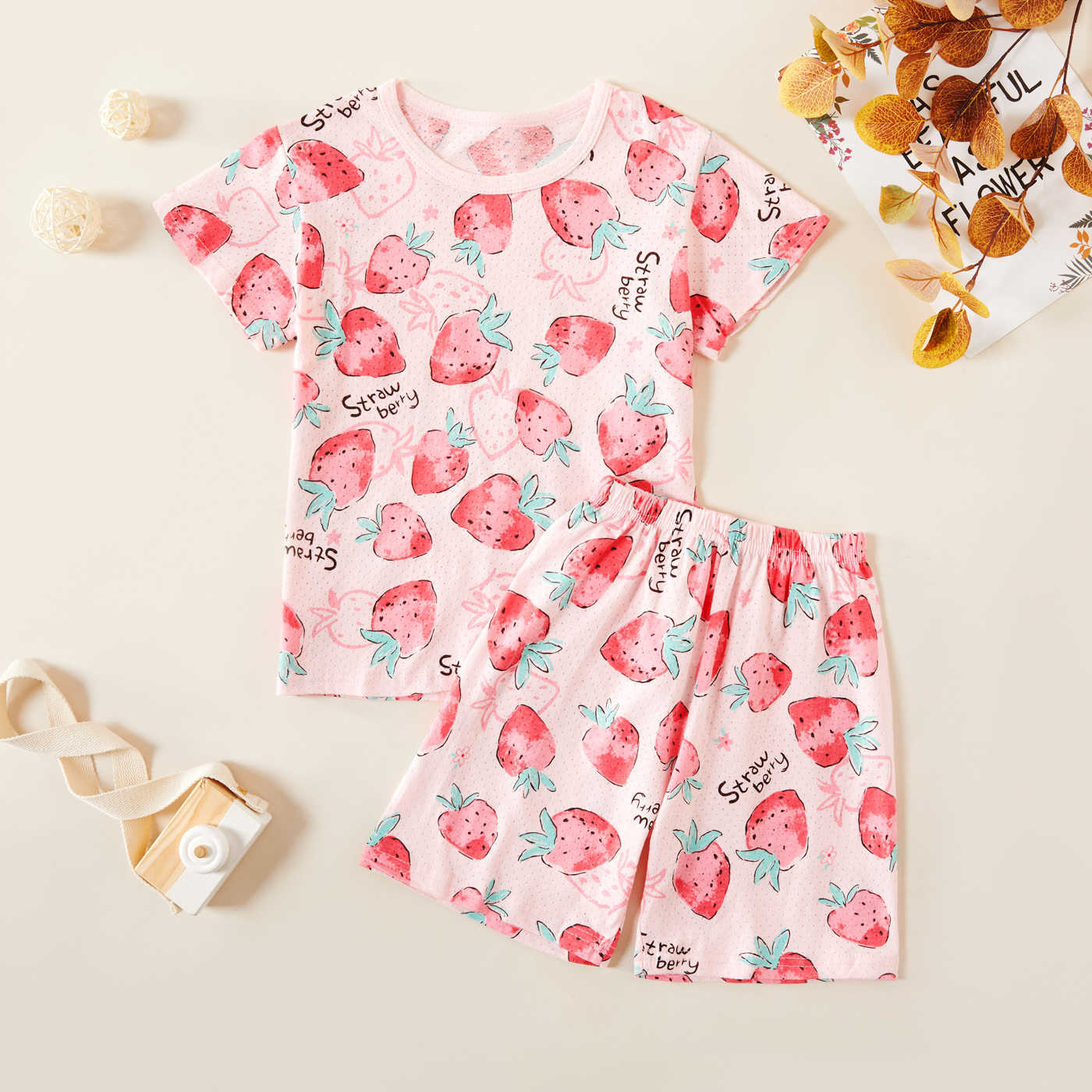 Summer Kids Girl Strawberry Allover Print Tee and Shorts Set 210528