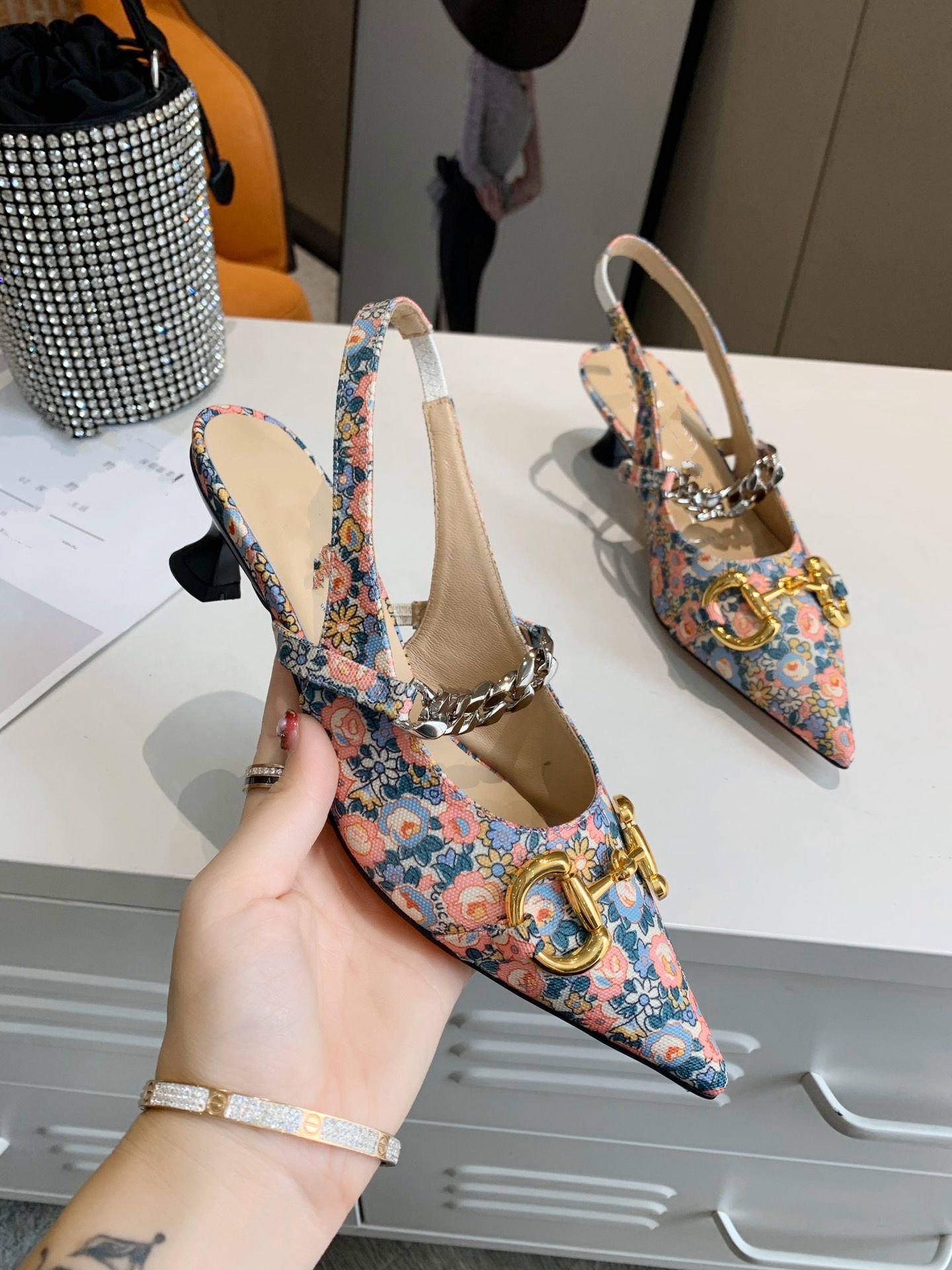 2021 spring newest flower small pointed toe sandals counter-quality rose hardware buckle.5-40 kkjjj0002
2021 spring newest flower small pointed toe sandals counter-quality rose hardware buckle.5-40 kkjjj0002