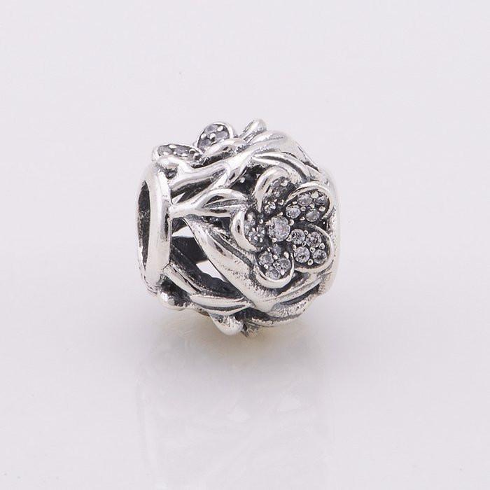 100% 925 Sterling Silver Openwork Floral Bead with Pave-Set Cubic Zirconia Fits European Jewelry Charm Bracelets
100% 925 Sterling Silver Openwork Floral Bead with Pave-Set Cubic Zirconia Fits European Jewelry Charm Bracelets