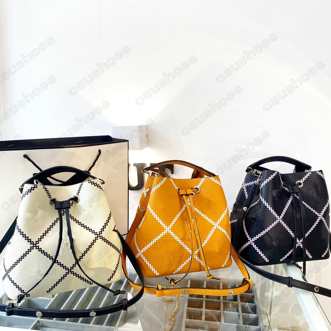 NEONOE BB Crafty Straw Braided Bucket Bag With Clutch 2021ss By The Pool Empreinte Giant Monograms Womens Designer Handbag CrossBody Handle Bags Purse Wallet
NEONOE BB Crafty Straw Braided Bucket Bag With Clutch 2021ss By The Pool Empreinte Giant Monograms Womens Designer Handbag CrossBody Handle Bags Purse Wallet