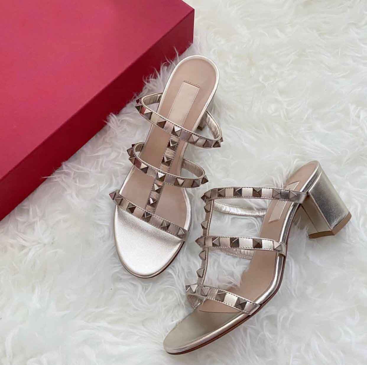 2021 Summer Rock Stud Sandalia Feminina Chunky Heels Women Slipper Sandals temperament Slide Slip On Flip Flop Fashion Party Wedding 1