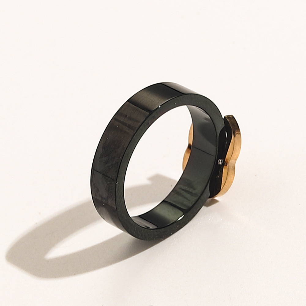 Designer Top Quality Extravagant Black Letters Ring Gold 100% Stainless Steel Letter Band Rings Fashion Women Men Wedding Jewelry Lady Party Gifts Size:6,7
Designer Top Quality Extravagant Black Letters Ring Gold 100% Stainless Steel Letter Band Rings Fashion Women Men Wedding Jewelry Lady Party Gifts Size:6,7