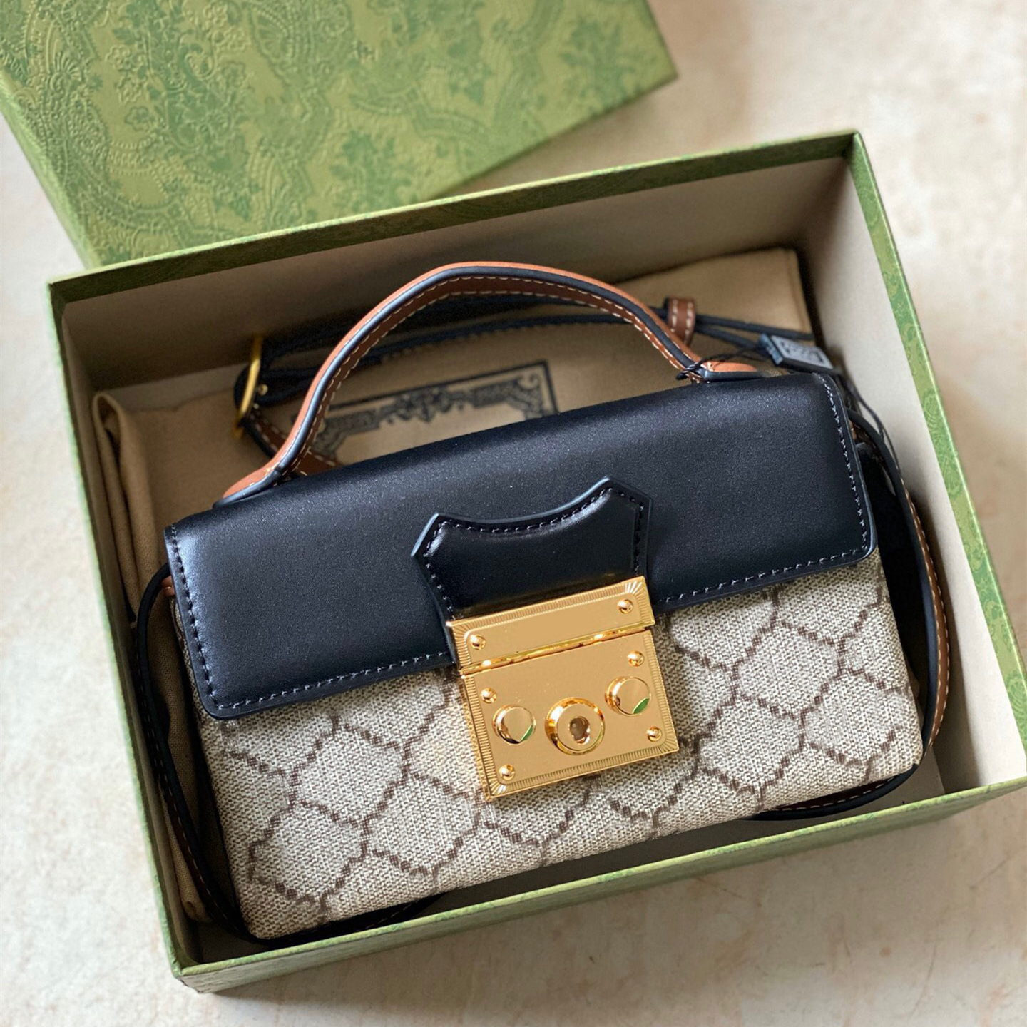 2021 Luxurys designers bags Fashion womens CrossBody Flap bag Printed Handbag Chains bag Real leather ladies Shoulder Bag purse Handbags919
2021 Luxurys designers bags Fashion womens CrossBody Flap bag Printed Handbag Chains bag Real leather ladies Shoulder Bag purse Handbags919