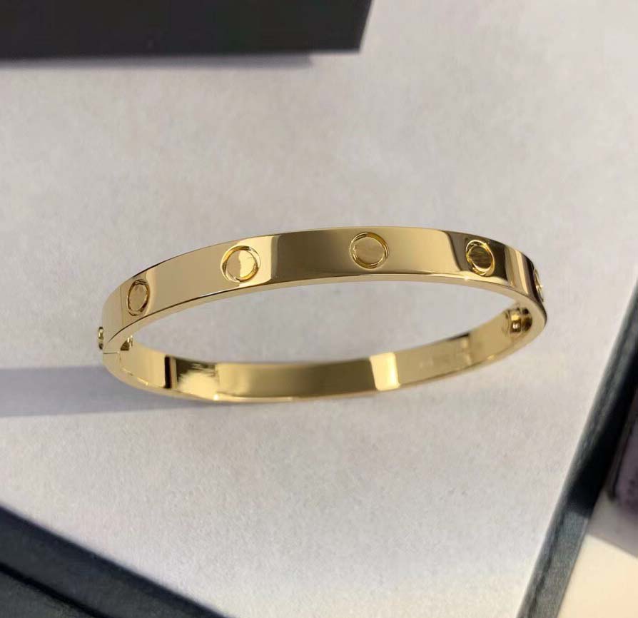 2022 Luxury quality V gold material punk band bracelet in three colors plated for women wedding jewelry gift have stamp top box PS3373A
2022 Luxury quality V gold material punk band bracelet in three colors plated for women wedding jewelry gift have stamp top box PS3373A