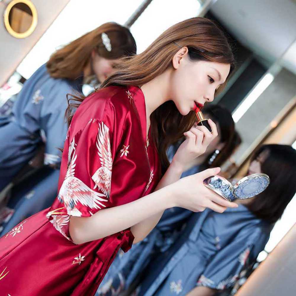 Bridesmaids' morning robe bridesmaids' wedding girlfriends lie in silk crane pajamas sexy nightgown nightdress female bath
Bridesmaids' morning robe bridesmaids' wedding girlfriends lie in silk crane pajamas sexy nightgown nightdress female bath
