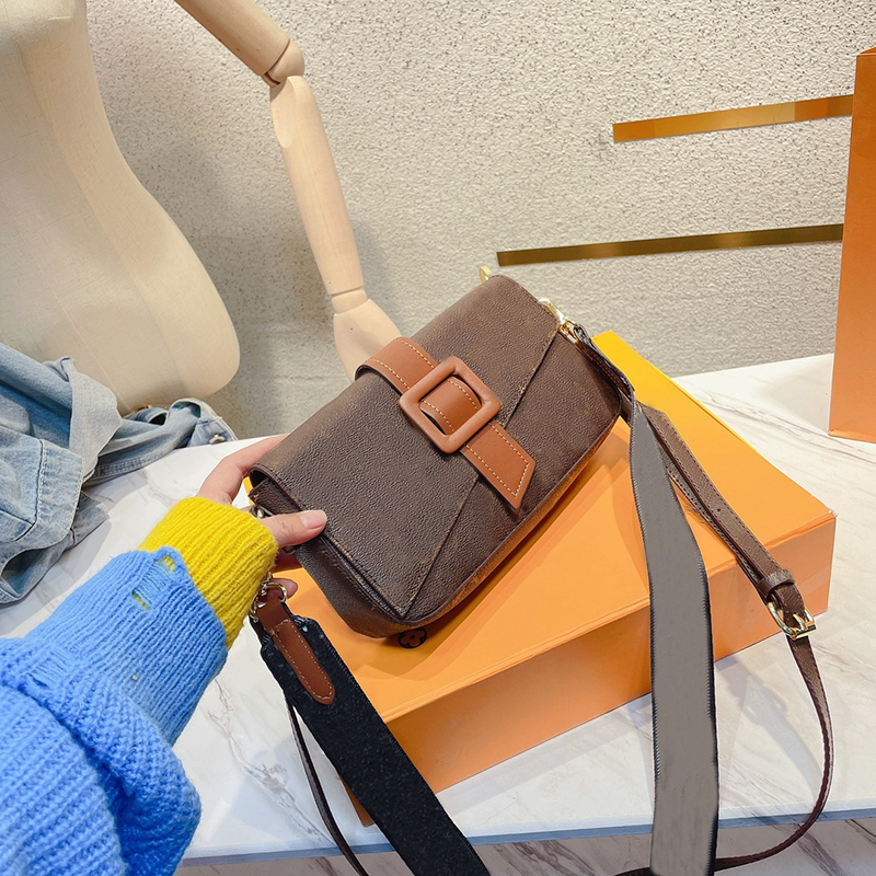 Bags,designer bags Classic printing Shoulder Bags hight quality Cloth shoulder straps,size 23cm, Dark khaki
Bags,designer bags Classic printing Shoulder Bags hight quality Cloth shoulder straps,size 23cm, Dark khaki