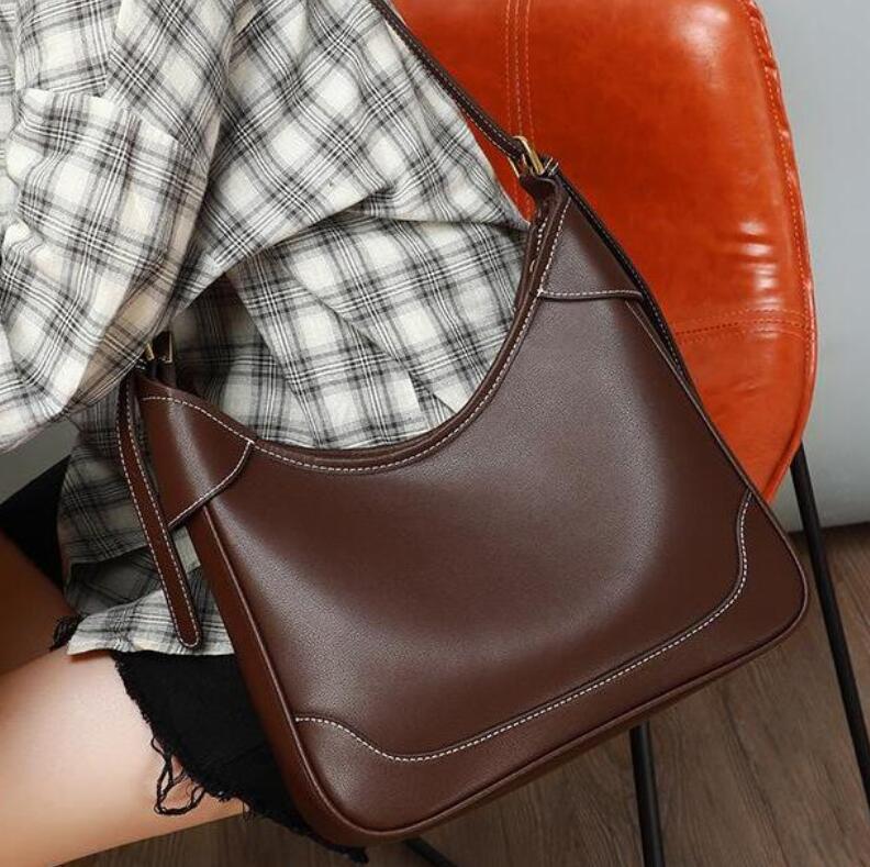 High-quality designer simple underarm bag messenger bags large-capacity fashion
High-quality designer simple underarm bag messenger bags large-capacity fashion