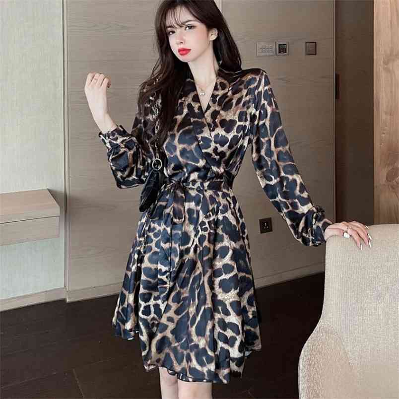 Elegant Retro Dress Women's Leopard V-Neck Lace-up Lady High Waist Casual Beach Mini Robe 210519, Photo color
Elegant Retro Dress Women's Leopard V-Neck Lace-up Lady High Waist Casual Beach Mini Robe 210519, Photo color