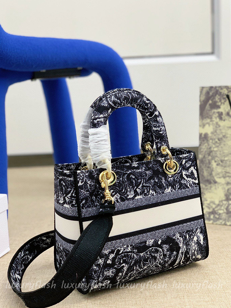 Fashion Designers Women Tote Handbags Luxury High-quality Fashion 2022 Handle Purses Limited Casual Wild Sweet Crossbody Bags, Box(not sold separately)
Fashion Designers Women Tote Handbags Luxury High-quality Fashion 2022 Handle Purses Limited Casual Wild Sweet Crossbody Bags, Box(not sold separately)