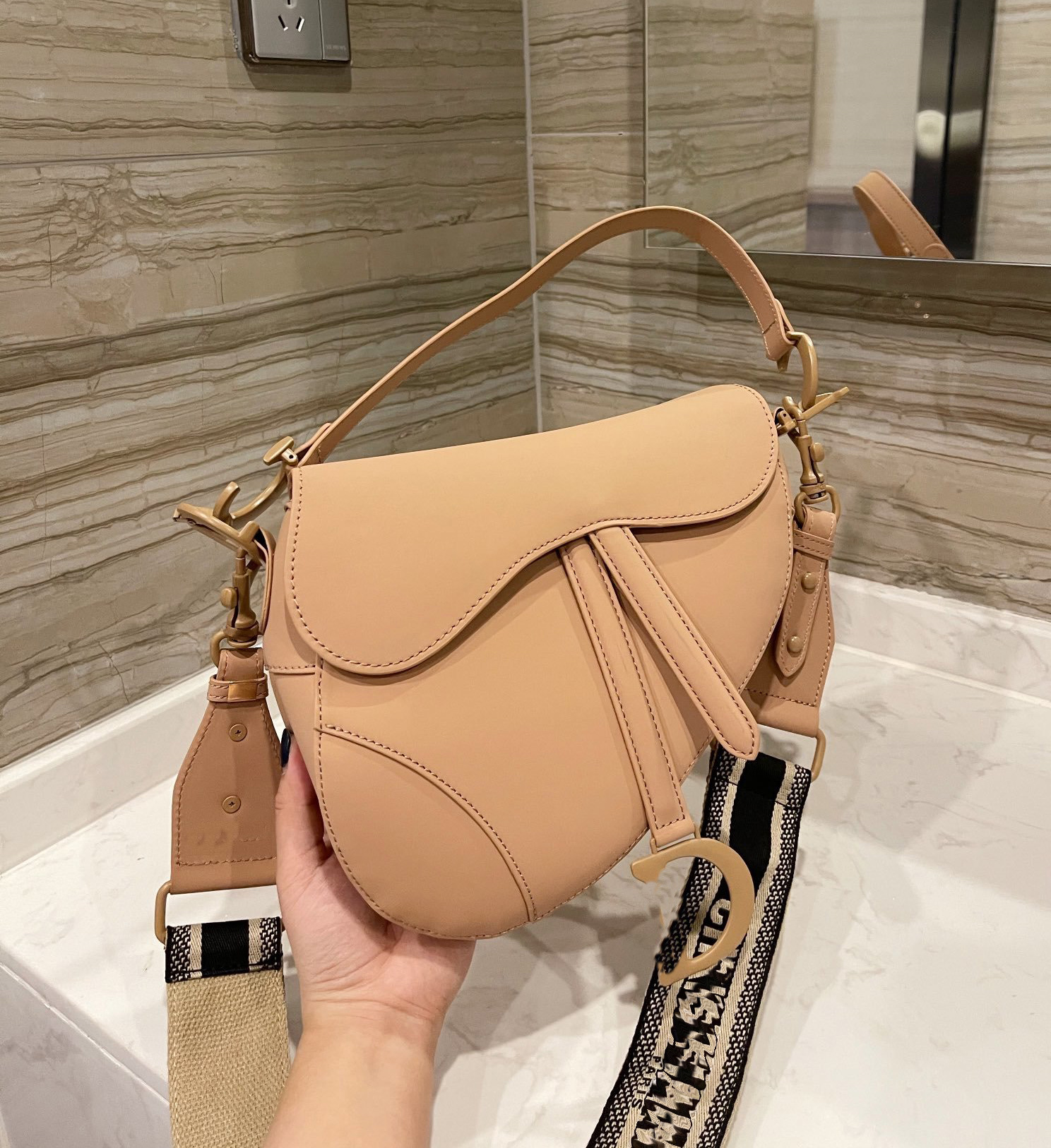 Designer Crossbody Tote Shoulder Bag Messenger Handbag Wallet saddle bag Backpack diior With logo a10
Designer Crossbody Tote Shoulder Bag Messenger Handbag Wallet saddle bag Backpack diior With logo a10