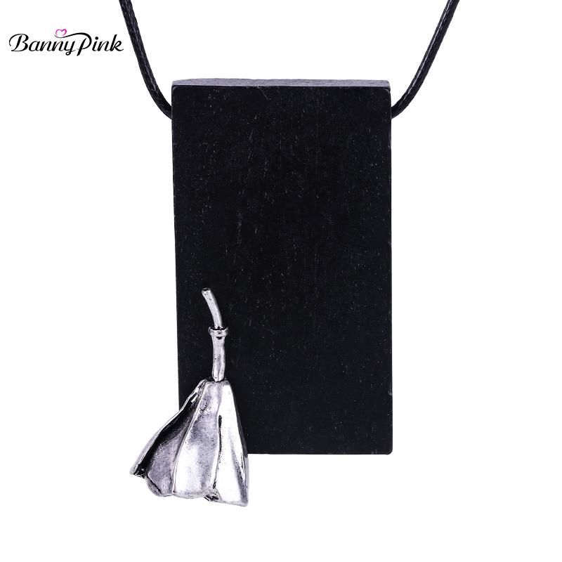 Pendant Necklaces Banny Pink Ethnic Alloy Bud Necklace For Women Chunky Rectangle Wood Long Fashion Jewelry Colliers
Pendant Necklaces Banny Pink Ethnic Alloy Bud Necklace For Women Chunky Rectangle Wood Long Fashion Jewelry Colliers