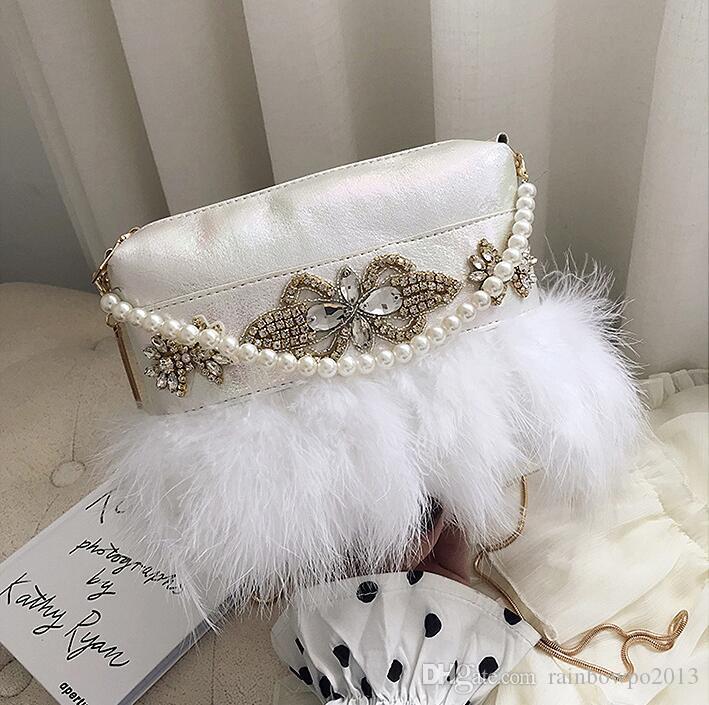 Factory wholesale women bag sweet and lovely Pearl decorative fur bags fire feather chain handbag high quality diamond furs dinner handbags
Factory wholesale women bag sweet and lovely Pearl decorative fur bags fire feather chain handbag high quality diamond furs dinner handbags
