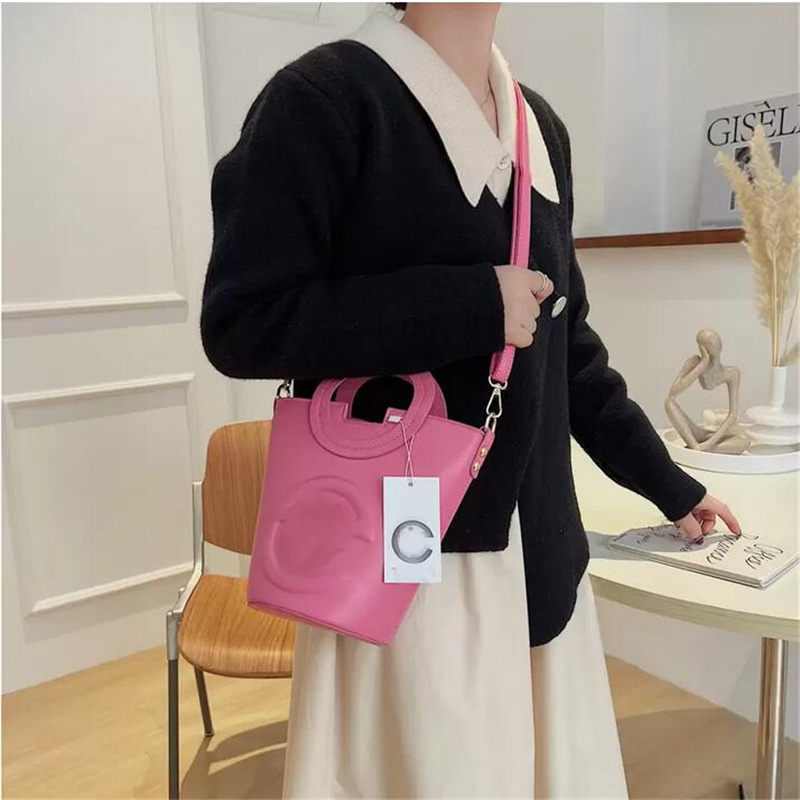 Telfar Bucket Shoulder Bag for Women 2022 New Luxury Handbag Crossbody Bags Designer Telfar Bag Soft PU sac de luxe femme Black, Plum
Telfar Bucket Shoulder Bag for Women 2022 New Luxury Handbag Crossbody Bags Designer Telfar Bag Soft PU sac de luxe femme Black, Plum