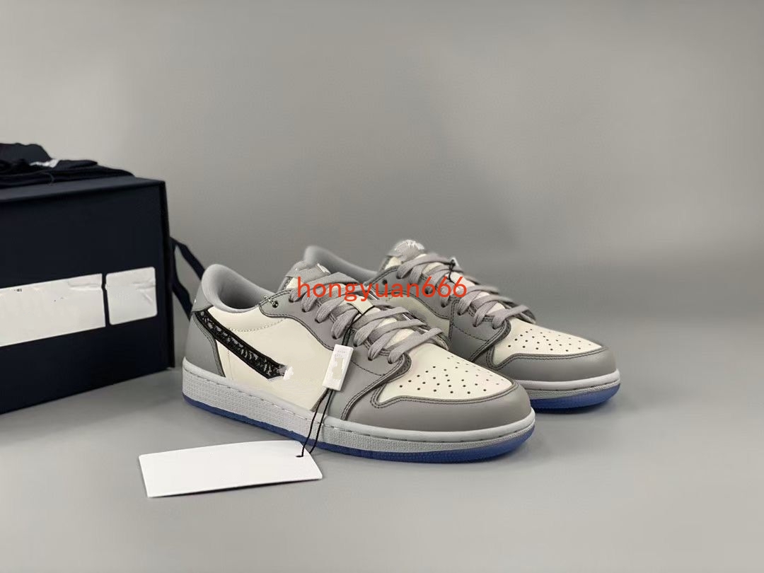 2020 new Officially revealed anniversary collaboration Grey White French fashion style label Kim Jones Sneaker shoe size, 1 no box
2020 new Officially revealed anniversary collaboration Grey White French fashion style label Kim Jones Sneaker shoe size, 1 no box