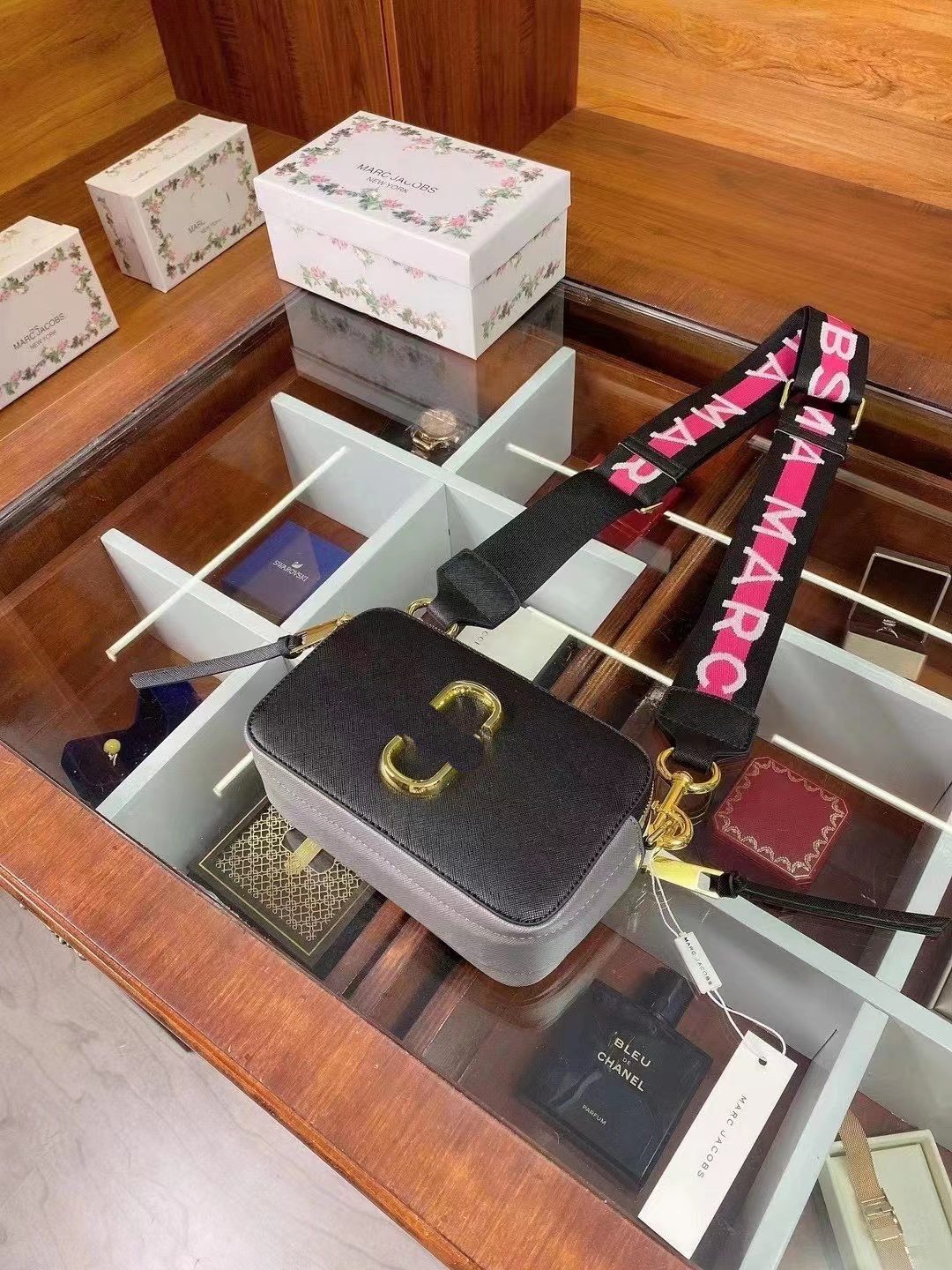 MARC JACOB, women's Bags, Handbags, classic, easy to match, with box, limited production
MARC JACOB, women's Bags, Handbags, classic, easy to match, with box, limited production