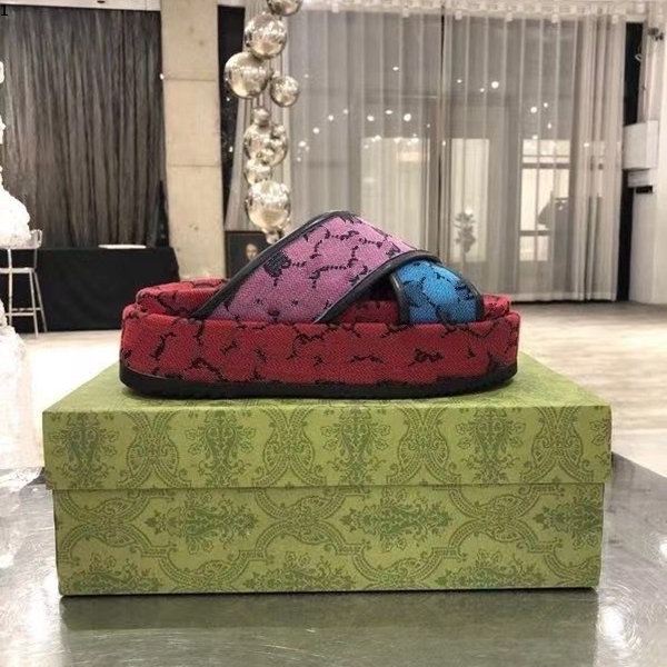 2021style Women 573018 slide sandal Classic fashion Designer Ladies Red strawberry colored flip flops top brands mjkh0003
2021style Women 573018 slide sandal Classic fashion Designer Ladies Red strawberry colored flip flops top brands mjkh0003