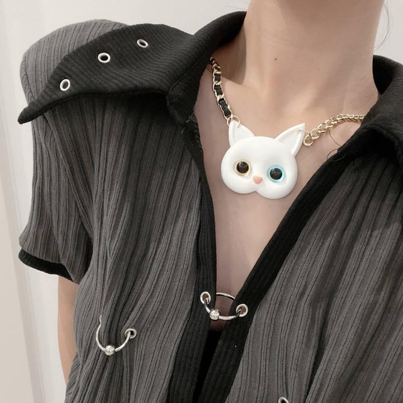 Pendant Necklaces Black And White Different Pupil Cat Necklace Niche Design Metal Personality INS Style Ladies Outing Party Accessories
Pendant Necklaces Black And White Different Pupil Cat Necklace Niche Design Metal Personality INS Style Ladies Outing Party Accessories