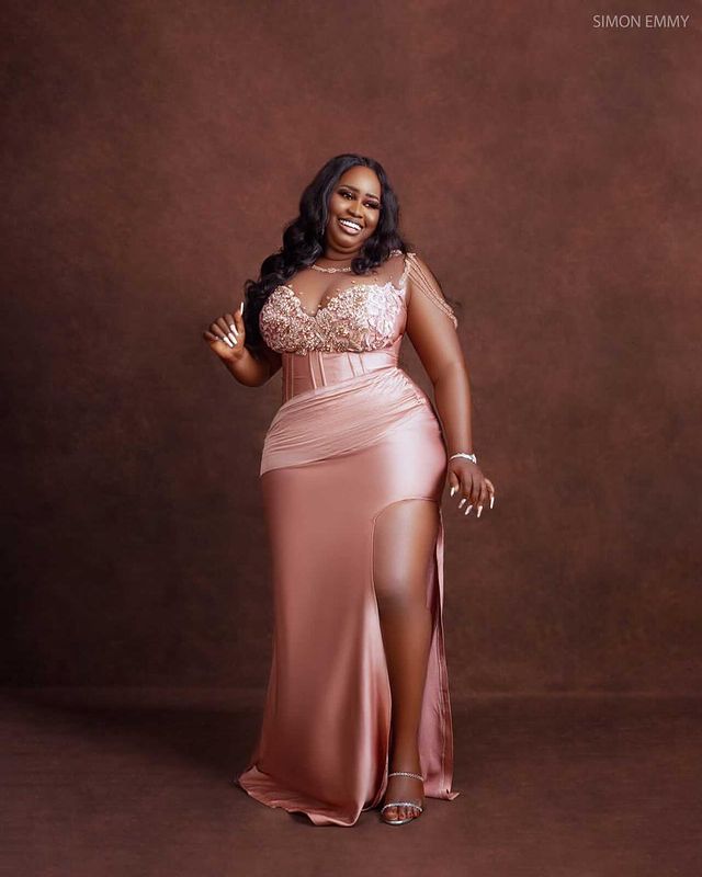 2025 Plus Size Arabic Aso Ebi Beade Crystals Sexy Prom Dresses Sheer Neck Lace High Split Evening Formal party Second Reception Bridesmaid Gowns Dress