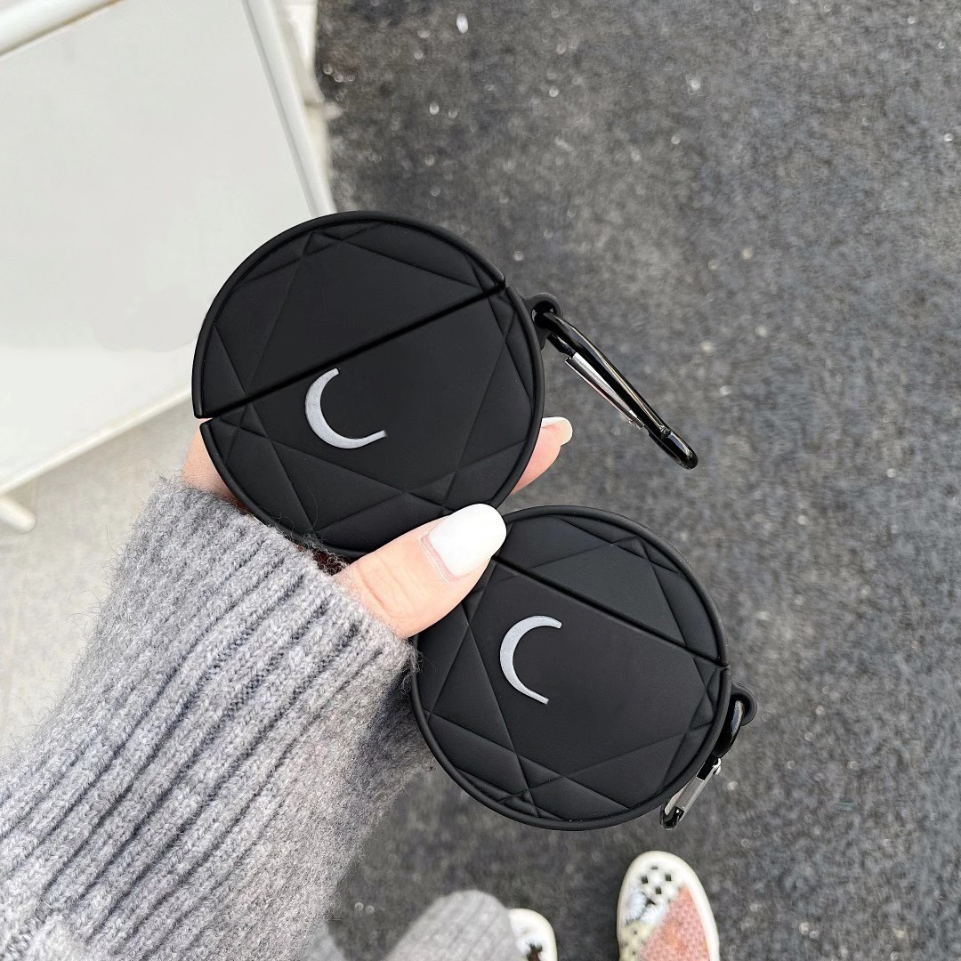 Designers Airpods fashion wireless headset case Luxurys shockproof cases With hook Accessories For airpod 1 2 pro 3 hight quality good nice
Designers Airpods fashion wireless headset case Luxurys shockproof cases With hook Accessories For airpod 1 2 pro 3 hight quality good nice