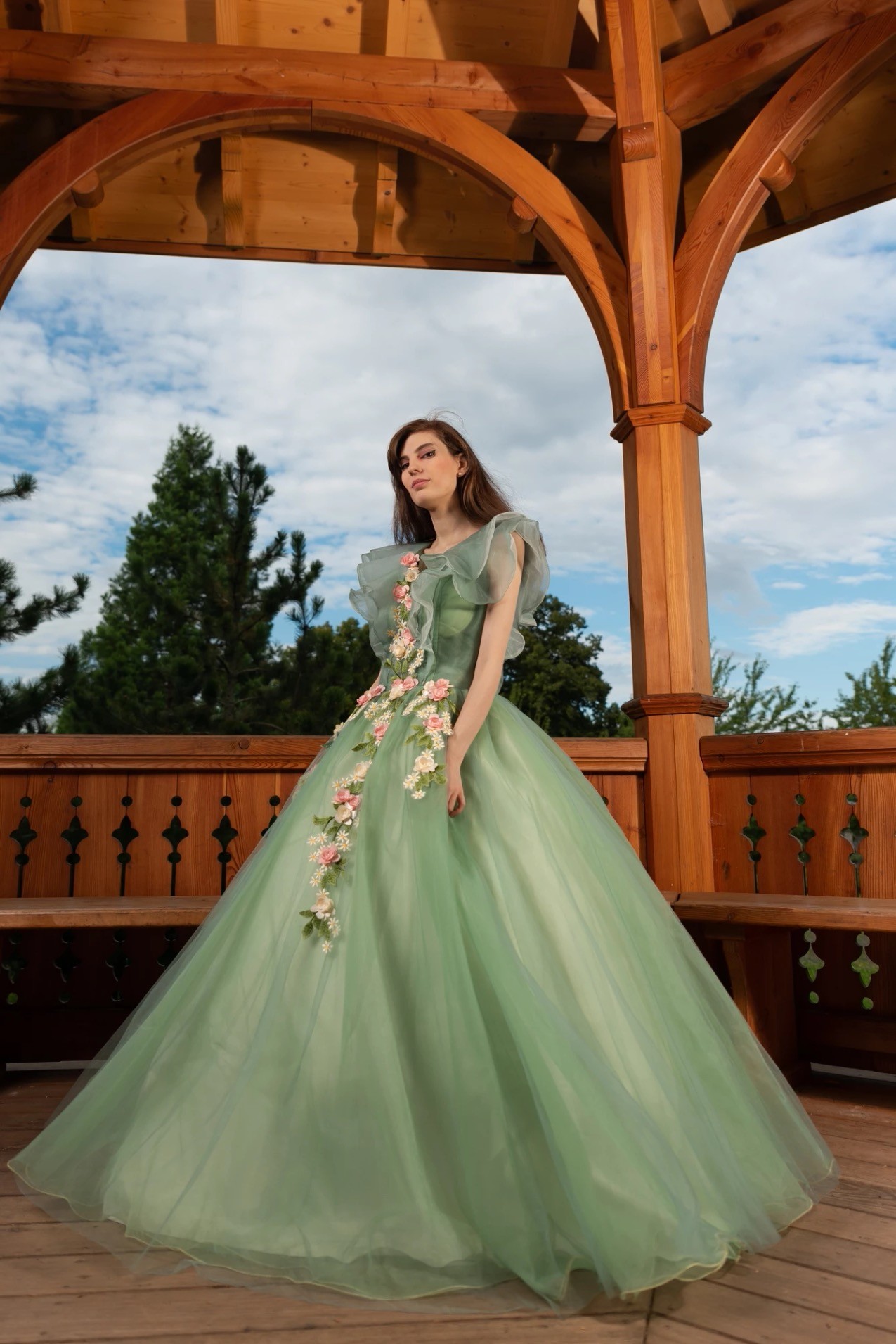 Green Quinceanera Dress Elegant V-neck Party Prom Ball Gown Sleeveless Sweet Floral Print Quinceanera Dresses Plus Size Vestidos