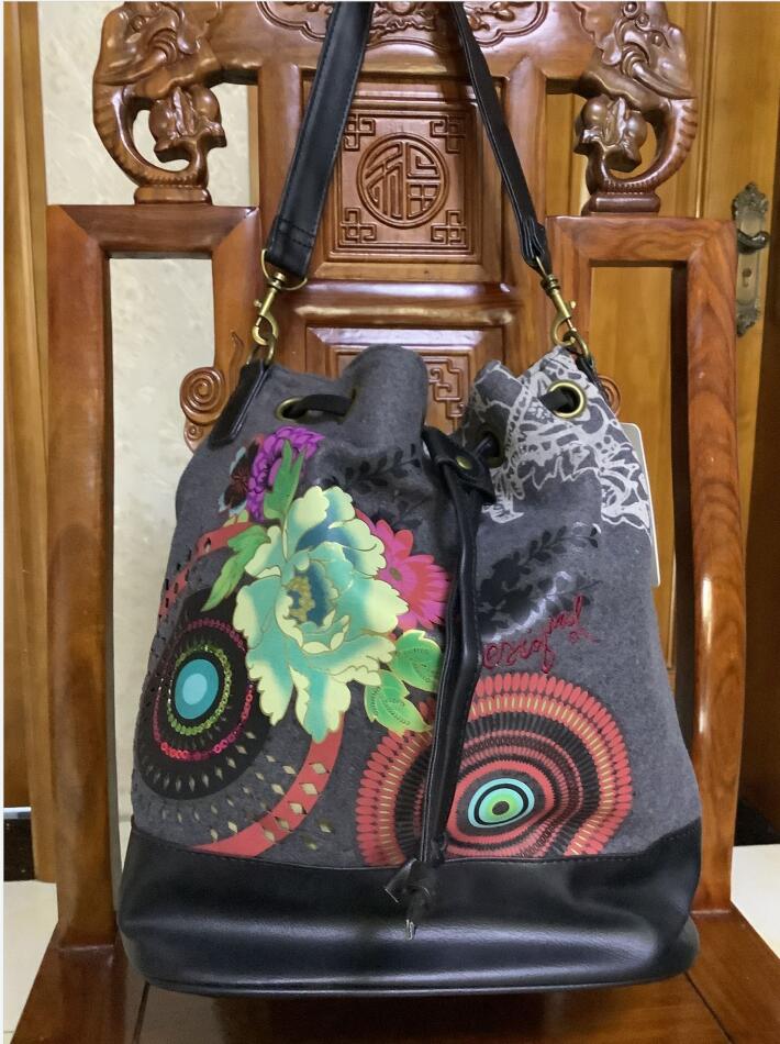 ladies handbag messenger bag style outdoor casual fashion high quality Hollow embroidery one shoulder suitable for all kinds of occasions size:26*30*17cm, Dark grey
ladies handbag messenger bag style outdoor casual fashion high quality Hollow embroidery one shoulder suitable for all kinds of occasions size:26*30*17cm, Dark grey