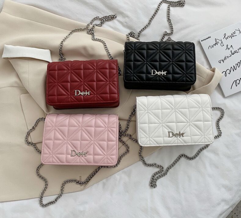 Shoulder Bag Small Crossbody Bags for Women Luxury Fashion Alligator High Quality PU Leather Chain Bag Designer New Black, White
Shoulder Bag Small Crossbody Bags for Women Luxury Fashion Alligator High Quality PU Leather Chain Bag Designer New Black, White