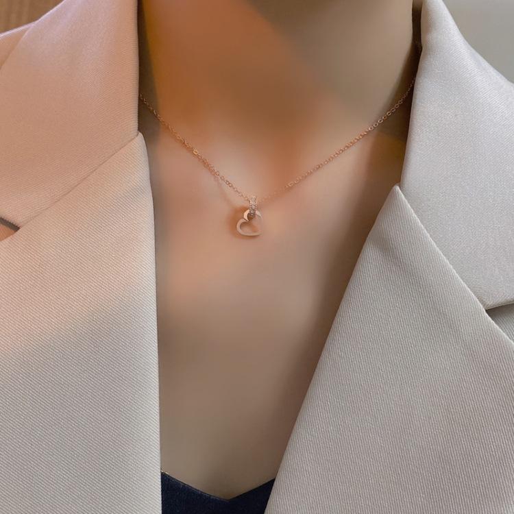 Pendant Necklaces Temperament Rhinestone Love For Women Rose Gold Beautiful Short Necklace
Pendant Necklaces Temperament Rhinestone Love For Women Rose Gold Beautiful Short Necklace