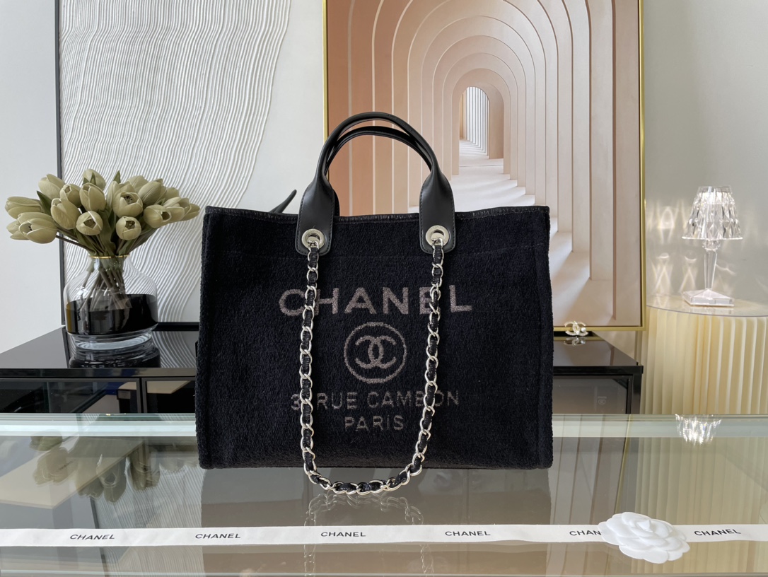 Chanel high quality large handbag women's Dark Green Canvas Handbag medium handbag with internal pocket and signature twist lock
Chanel high quality large handbag women's Dark Green Canvas Handbag medium handbag with internal pocket and signature twist lock