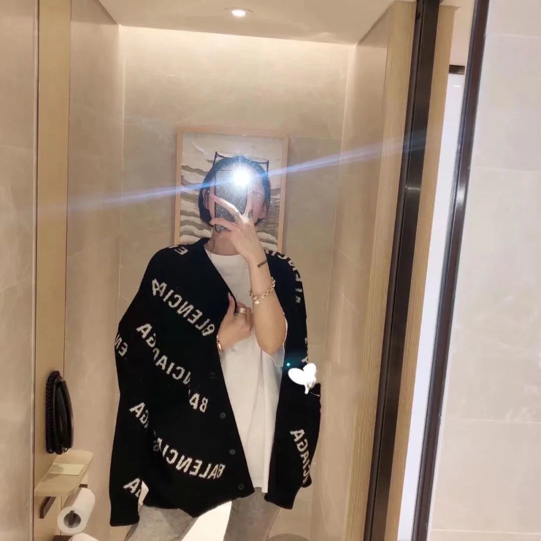 luxurys designer hoodies hoodie balencaiga new color 2021 barrage classic letter cardigan / pullover, White;black
luxurys designer hoodies hoodie balencaiga new color 2021 barrage classic letter cardigan / pullover, White;black