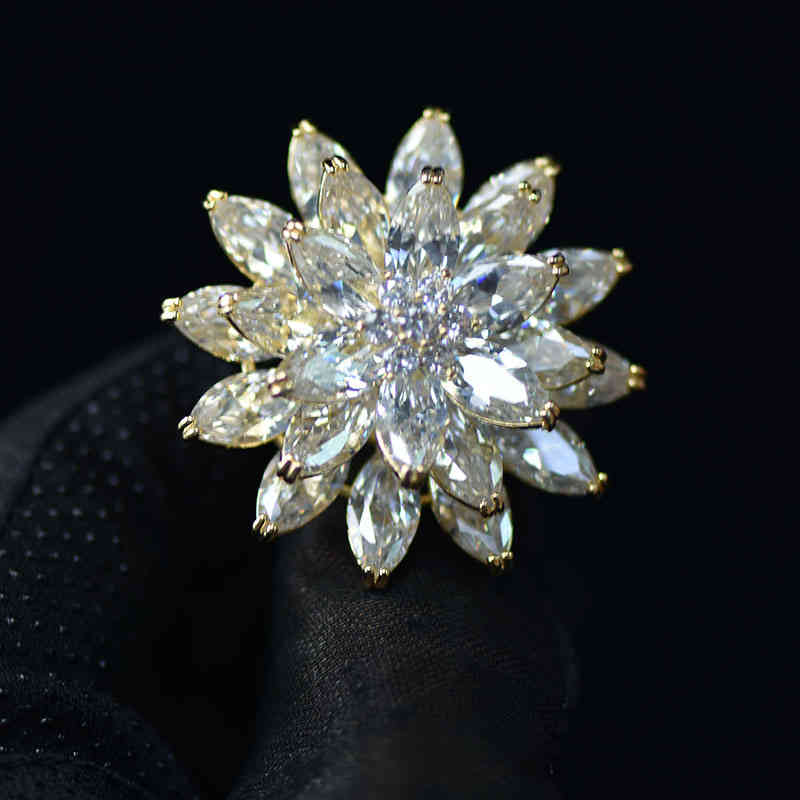 Korean Super Flash Multilayer Three-dimensional Zircon Snowflake Brooch Feminine Elegant Coat Suit Accessories Pin Buckle