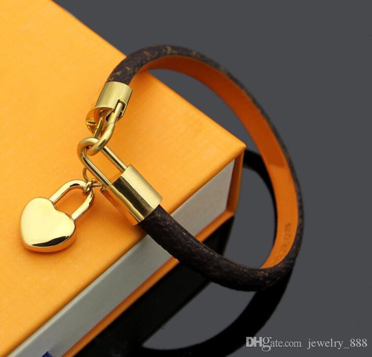 2021 Fashion Leather Bracelets for Men Woman Designers wristband Leather Flower Pattern Bracelet pearl jewelry With Box, Golden;silver
2021 Fashion Leather Bracelets for Men Woman Designers wristband Leather Flower Pattern Bracelet pearl jewelry With Box, Golden;silver