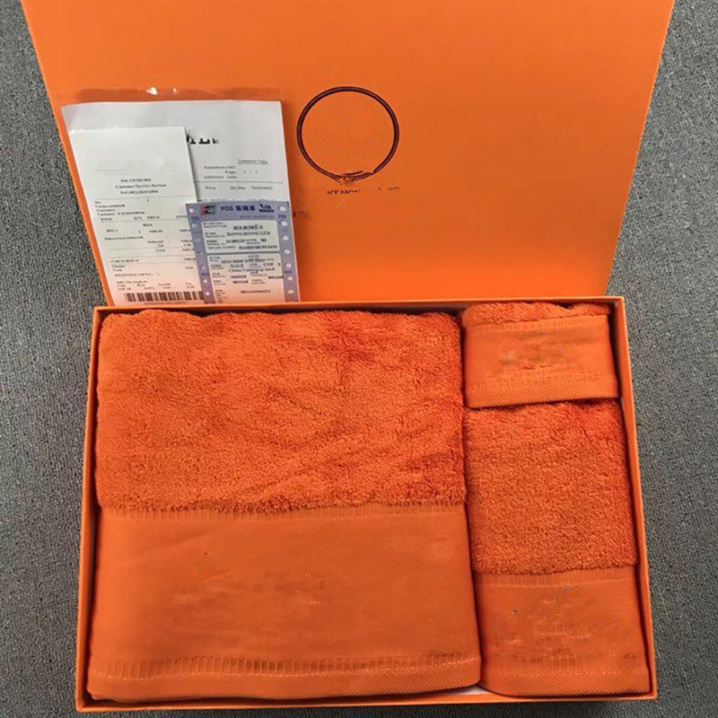 luxury Unisex cotton towels fashion high quality towel set classic design branded letter embroidery home bath, See details below
luxury Unisex cotton towels fashion high quality towel set classic design branded letter embroidery home bath, See details below