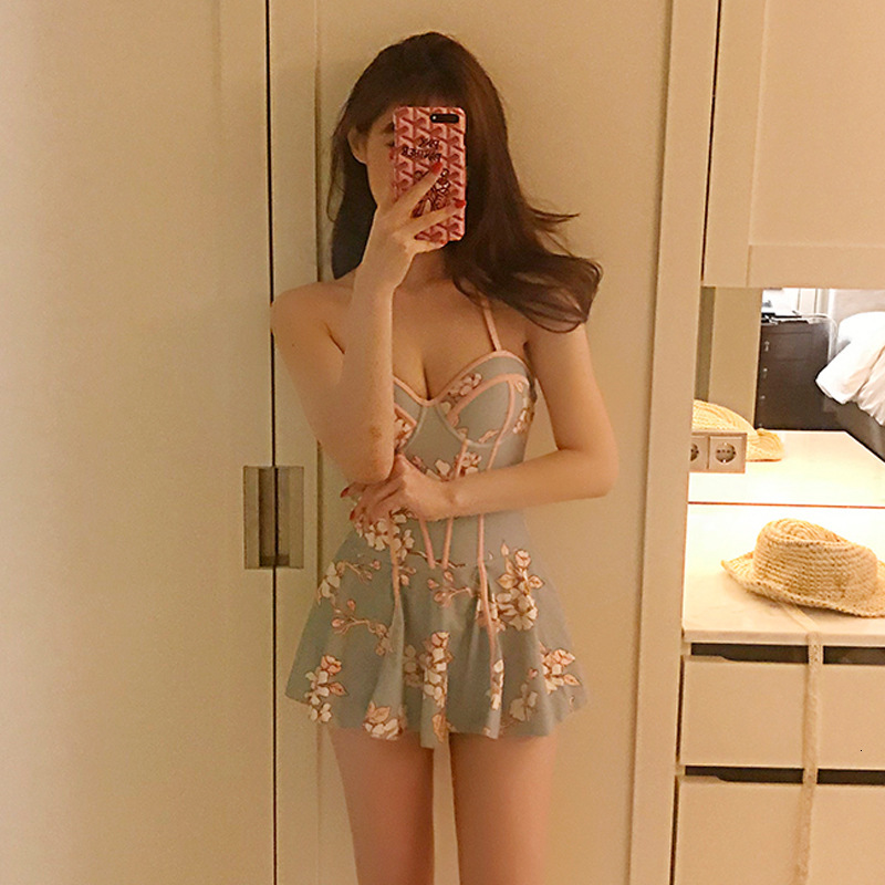 Jupe maillot d'une pièce avec style petit parfum et impression de couleurs de ressort chaud