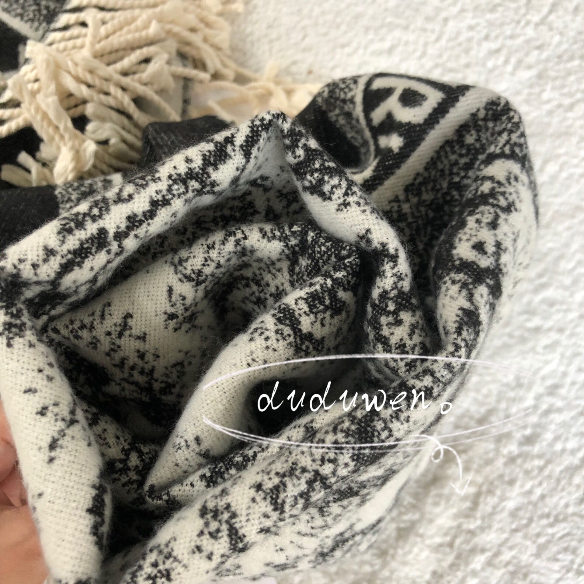 Classic Design 180X65cm scarf For Men and Women Winter scarfs Big Letter pattern Pashminas Shawls scarves
Classic Design 180X65cm scarf For Men and Women Winter scarfs Big Letter pattern Pashminas Shawls scarves