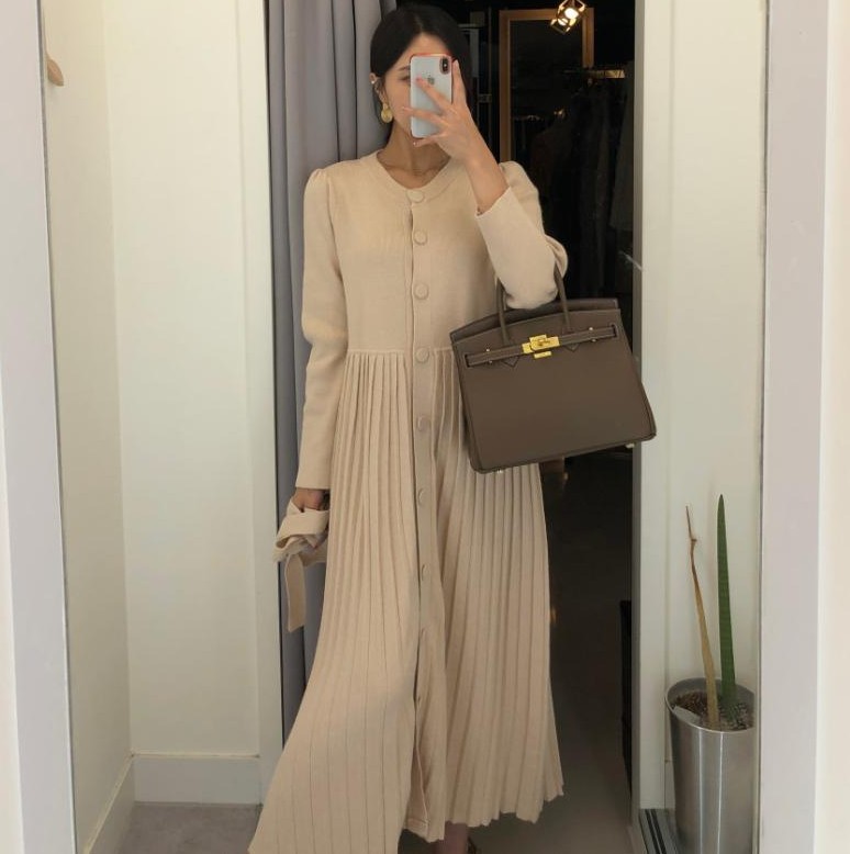 Autumn Winter Office Lady Solid Long Sleeve Knitting Dress With Belt Elegant Women O-Neck Button Pleated Dress 210518