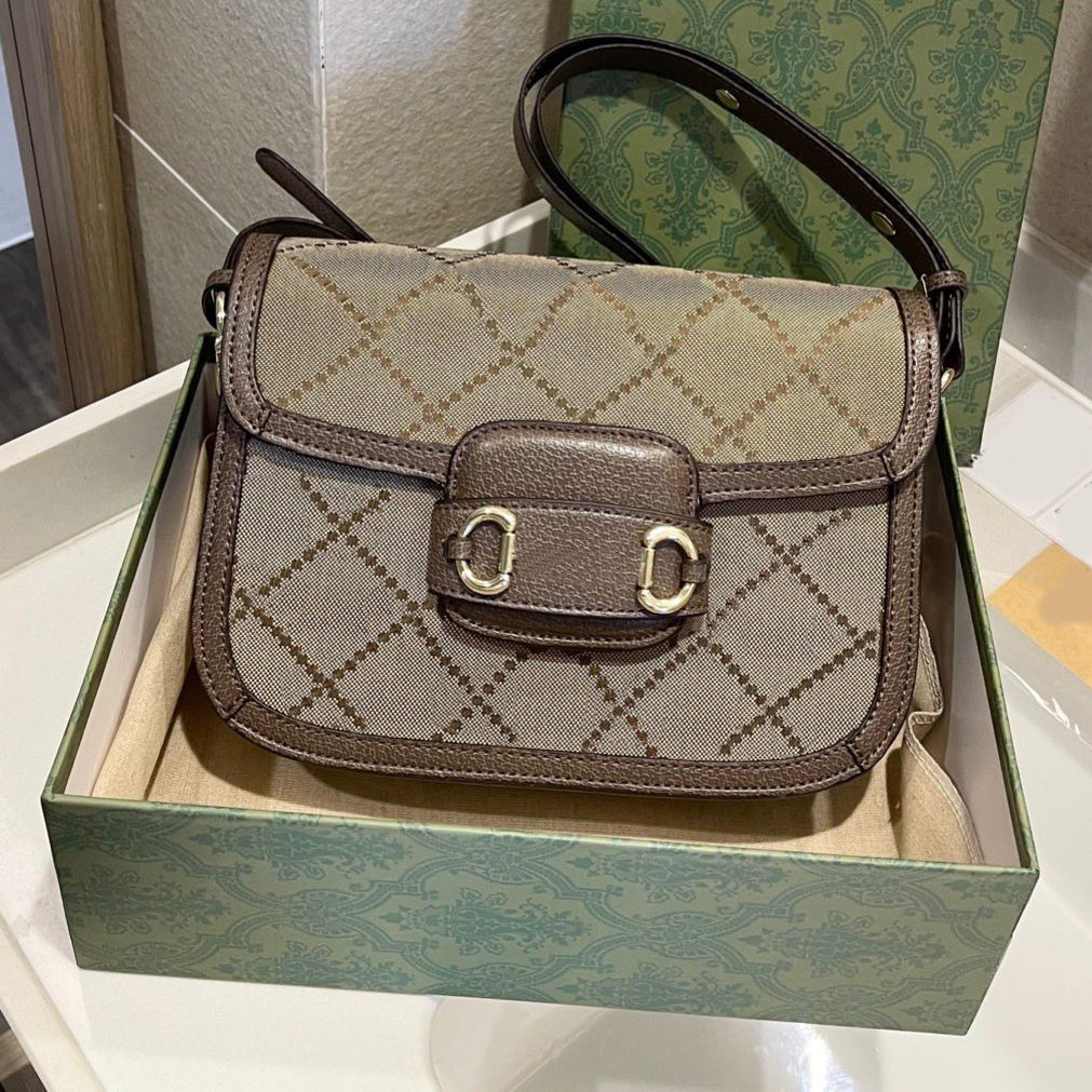 Saddle Letter Bag Cross body Luxury Designer Brand Bags Fashion Shoulder Handbags Ladys High Quality Women Phone Postman Wallet Metallic Totes Vintage, No bag
Saddle Letter Bag Cross body Luxury Designer Brand Bags Fashion Shoulder Handbags Ladys High Quality Women Phone Postman Wallet Metallic Totes Vintage, No bag