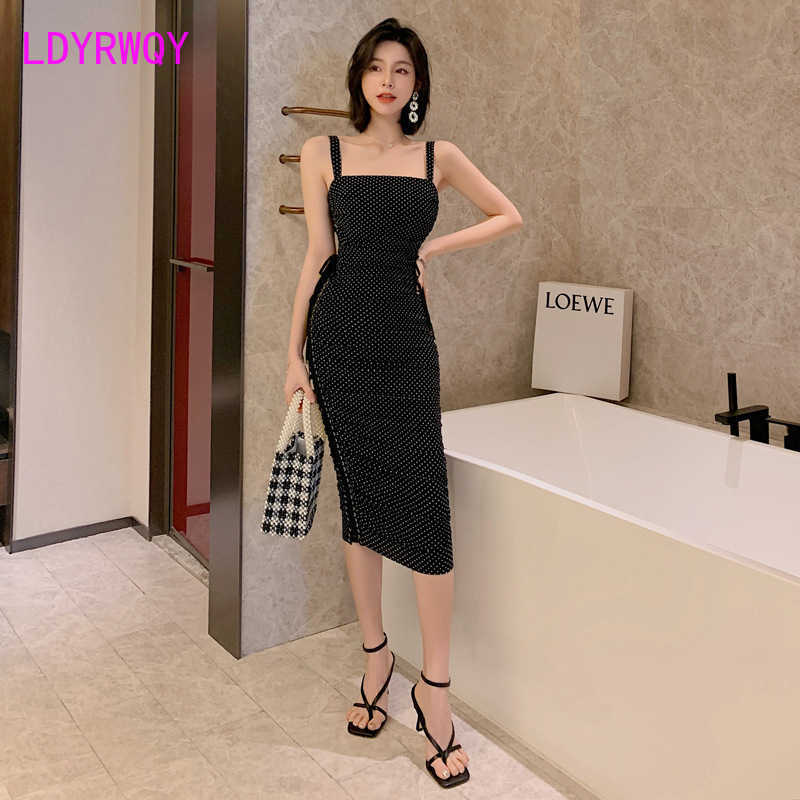 summer female retro temperament suspenders black and white wave dot suspender dress Office Lady 210603
summer female retro temperament suspenders black and white wave dot suspender dress Office Lady 210603
