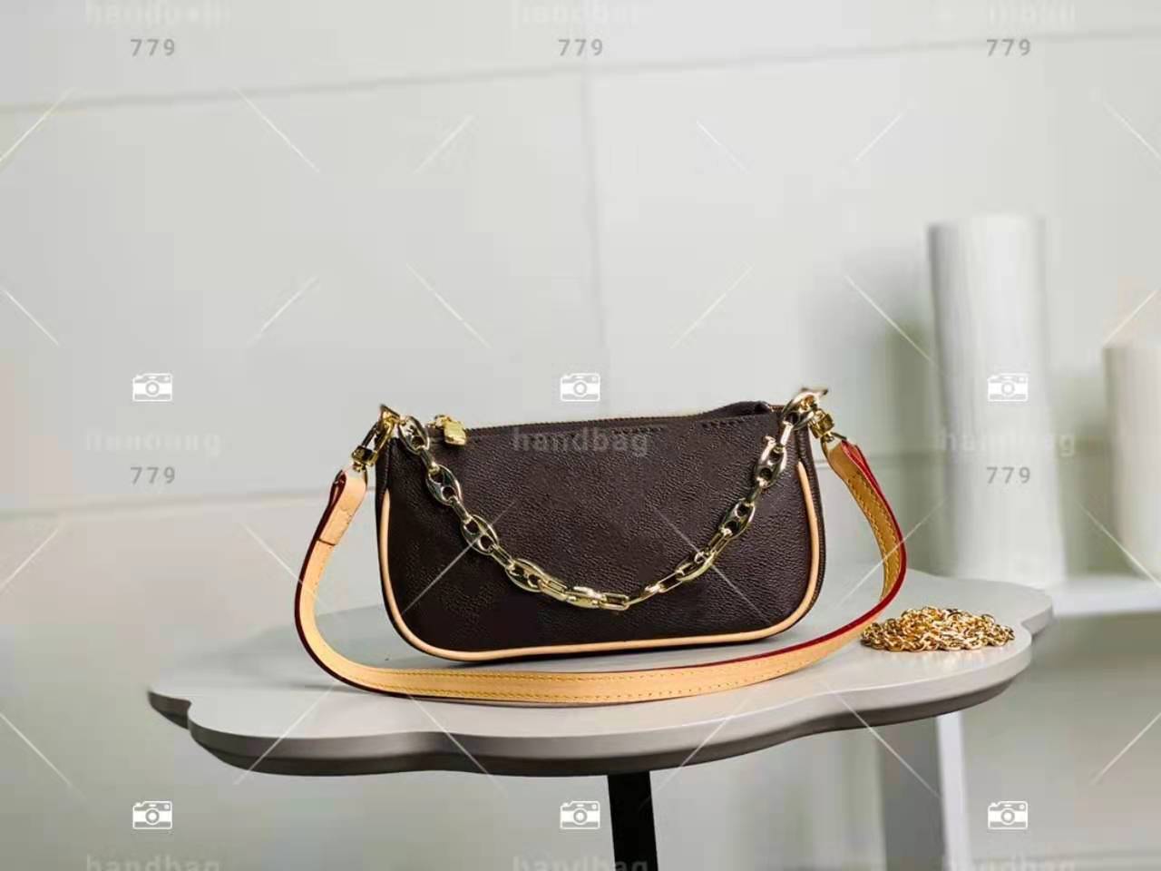 Fashion senior woman shoulder bags Pure color leather with letterprint gradual change design multifunctional lipstick key mobile phone mahjo
Fashion senior woman shoulder bags Pure color leather with letterprint gradual change design multifunctional lipstick key mobile phone mahjo