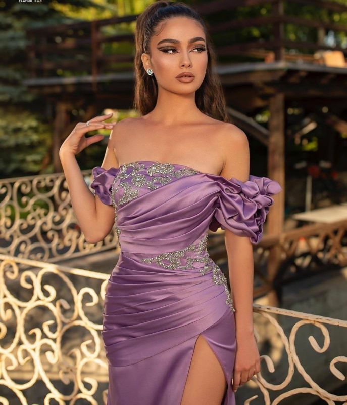 Elegant Off the Shoulder Satin Mermaid Lilac Evening Dresses Sleeveless Prom Dress Formal Party Gowns Beaded Special Occasion Wear with Side Slit