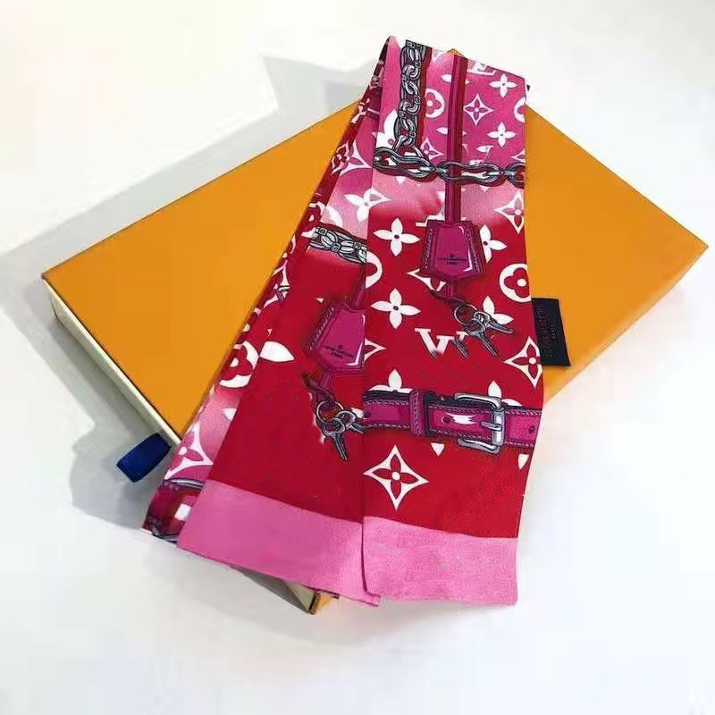 2021 Women's Fashion Scarf Designer Classic Handbag All-go Scarves High-quality silk High-end Luxury Brand neckerchief
2021 Women's Fashion Scarf Designer Classic Handbag All-go Scarves High-quality silk High-end Luxury Brand neckerchief