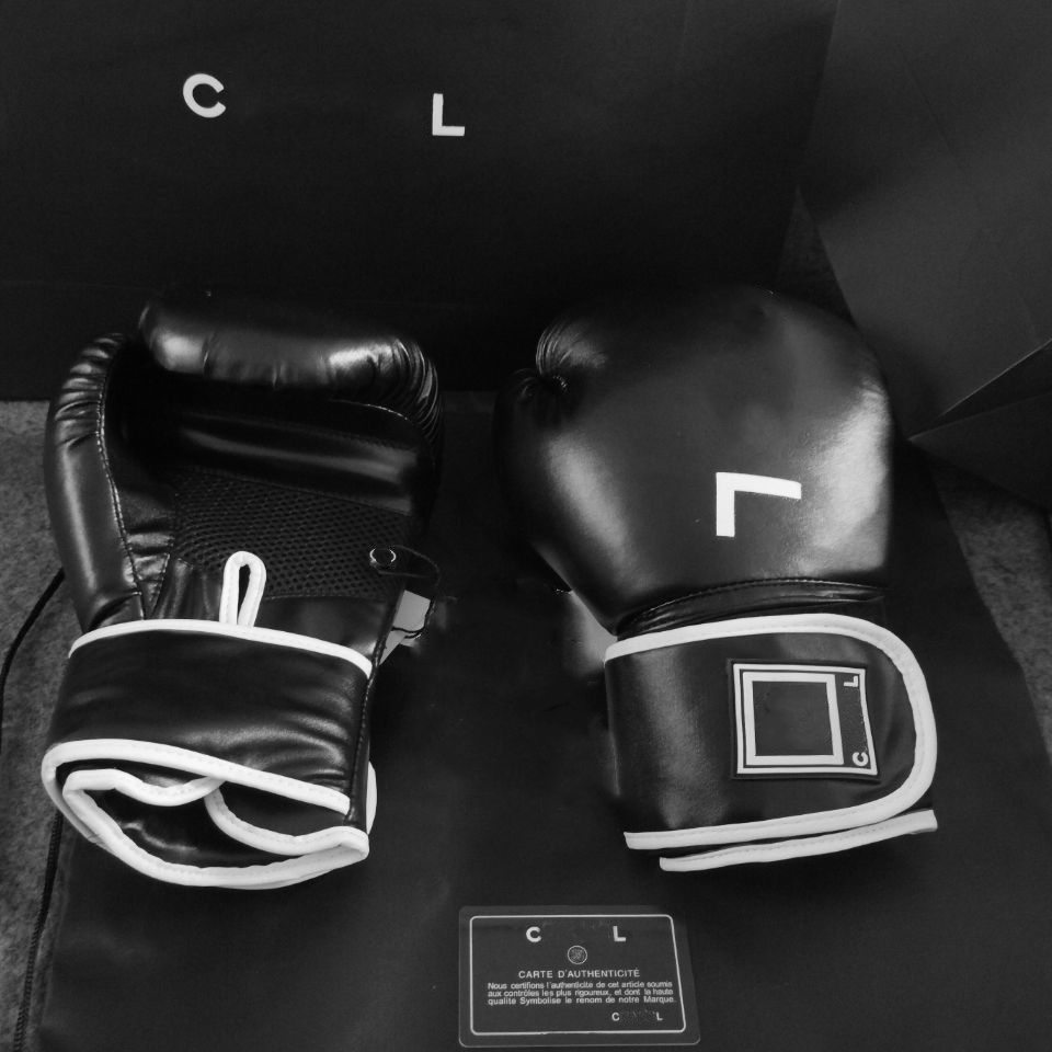CHANNEL Boxing Gloves Limited Edition Vintage Retro style Adult Size Playing Sandbags Parry Mens Womens Fight Training Sanda Muay Thai
CHANNEL Boxing Gloves Limited Edition Vintage Retro style Adult Size Playing Sandbags Parry Mens Womens Fight Training Sanda Muay Thai
