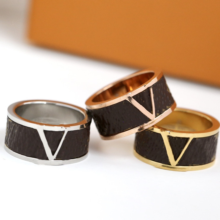 Alloy Leather Ring Noble and Elegant Letter Printing Rings for Woman High Quality Fashion Jewelry Supply
Alloy Leather Ring Noble and Elegant Letter Printing Rings for Woman High Quality Fashion Jewelry Supply