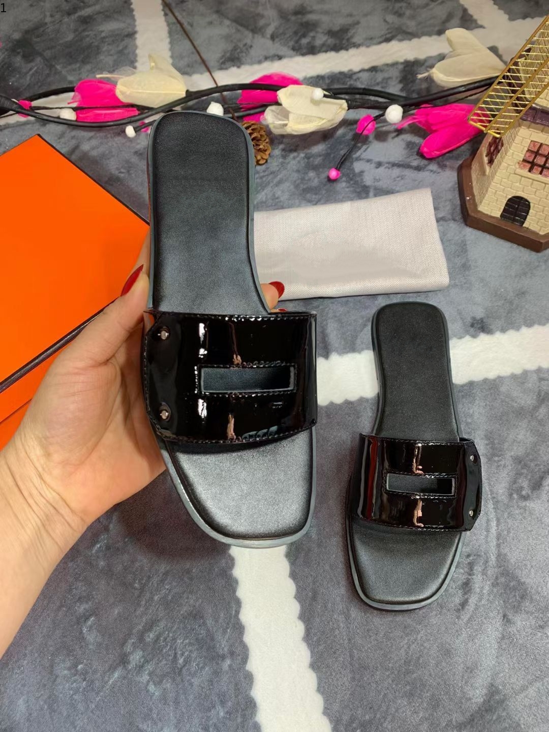 Fashion Paris Womens Beautiful Scuffs Shoes Summer Beach Slides Girls Flat Slippers Ladies Flip Flops Loafers with h kjh001 
Fashion Paris Womens Beautiful Scuffs Shoes Summer Beach Slides Girls Flat Slippers Ladies Flip Flops Loafers with h kjh001