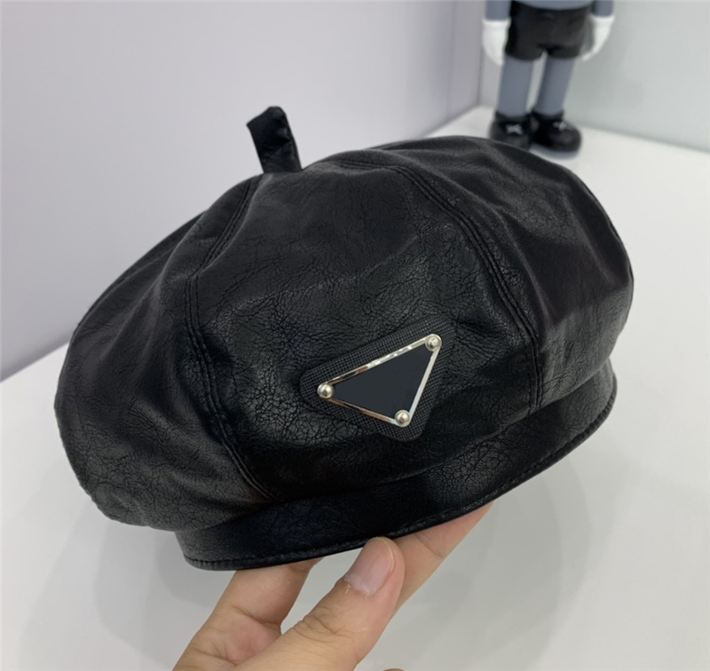Luxury Designer Beret Womens Letter Luxury Leather Hat Beret Cap Lady Outdoor Travel Warm Winter Windproof Vacation Bonnet Caps, Black without box
Luxury Designer Beret Womens Letter Luxury Leather Hat Beret Cap Lady Outdoor Travel Warm Winter Windproof Vacation Bonnet Caps, Black without box