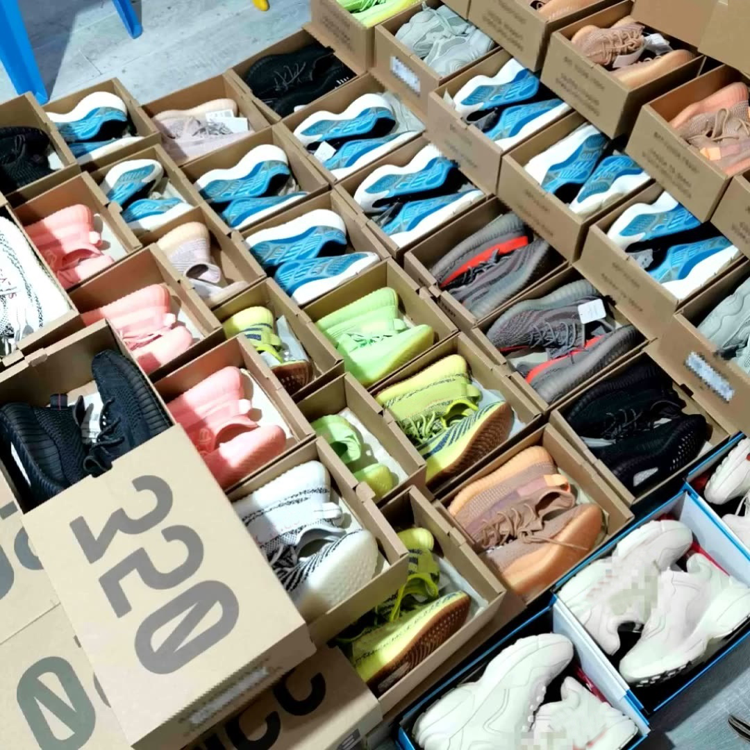 High Quality 3M V2 Boots Kanye Trainers UltraBoost Zebra Black Static Mx Rock Oat Ash Blue Cinder Yecheil Yeezreel belgua Yeezys Mens Womens
High Quality 3M V2 Boots Kanye Trainers UltraBoost Zebra Black Static Mx Rock Oat Ash Blue Cinder Yecheil Yeezreel belgua Yeezys Mens Womens