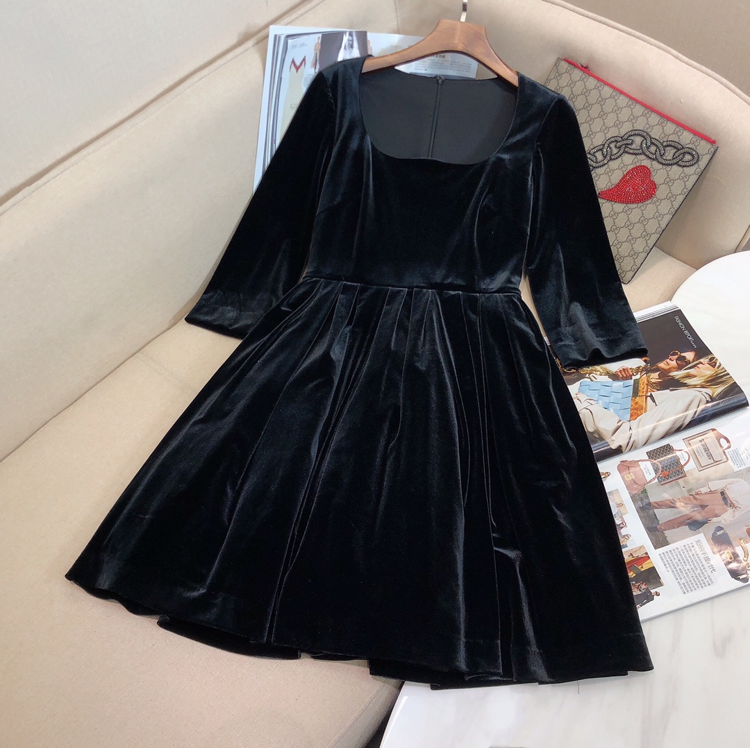 2021 Autumn Black Velvet WOmen Dress Designer Square Collar 3/4 Sleeves Vestidos De Festa Milan Runway Dresses Womens 93003, Color as shown
2021 Autumn Black Velvet WOmen Dress Designer Square Collar 3/4 Sleeves Vestidos De Festa Milan Runway Dresses Womens 93003, Color as shown